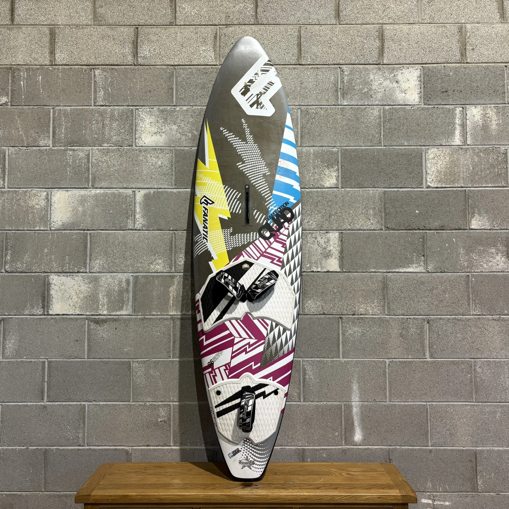 ウインドサーフィン ボード NAISH Freestyle / L232 W63 V100 オレンジ x ホワイト 2025-26 ナッシュセイル エッジ NAISHSAIL EDGE ハイブリッドセイル